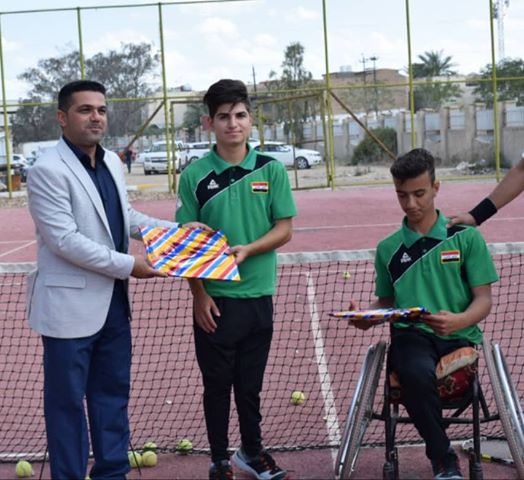 مركز رعاية الشباب يكرم لاعبي منتخب العراق الوطني لكرة التنس الارضي لذوي الاحتياجات الخاصة .
