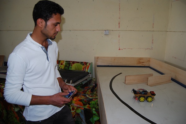 شاب عراقي يبتكر (روبوت الي ) يستخدم في مجالات السيطرة والمراقبة
