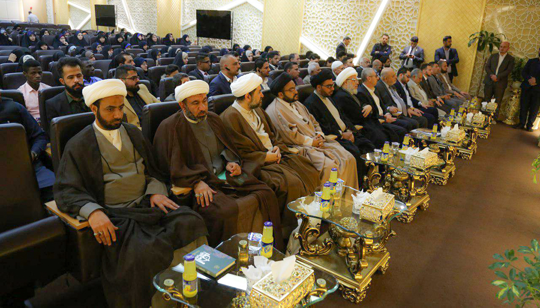 العتبة الحسينية المقدسة تحتفي بتخرج الدفعة الثانية من كلية المعارف الاسلامية .